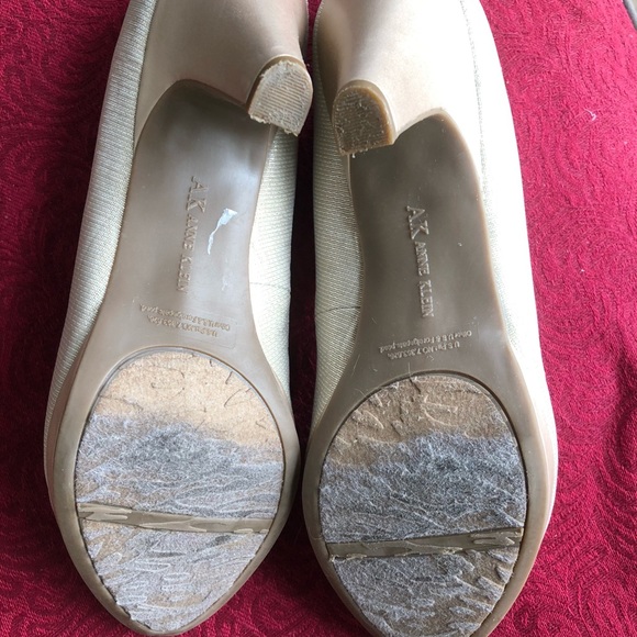 New Gold and Silver Pumps - Anne Klein - size 9M - Picture 5 of 5